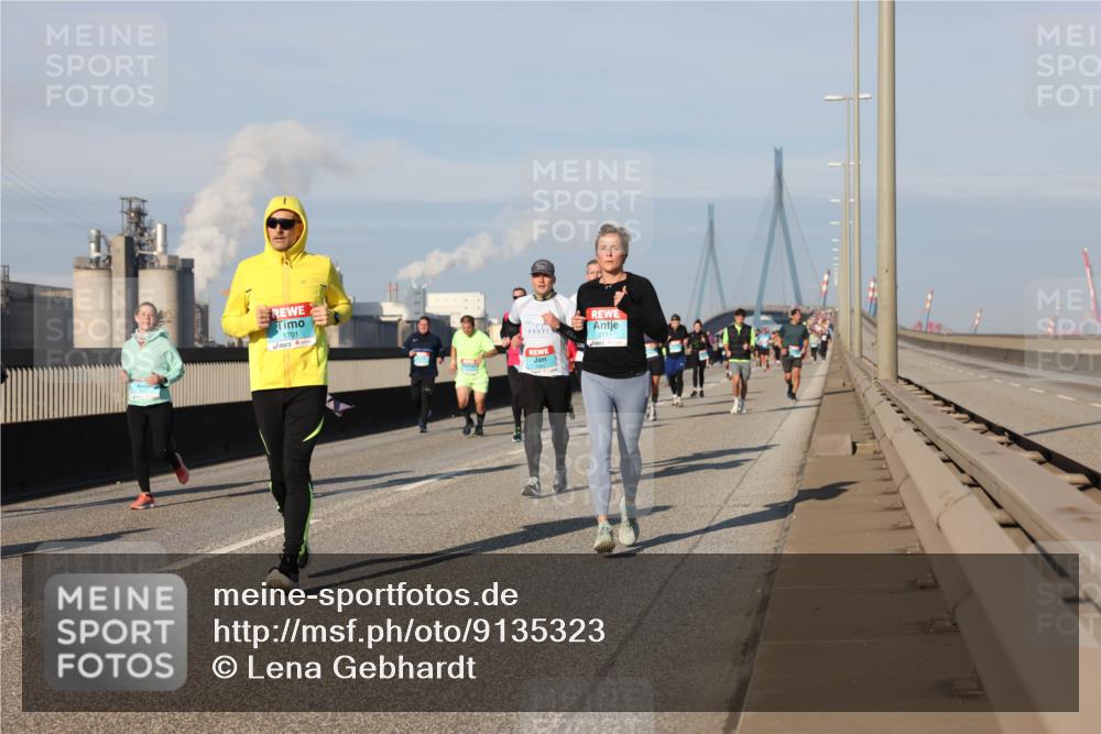 03.10.2025 - Köhlbrandbrückenlauf Lena Gebhardt http://msf.ph/oto/9135323 03.10.2025 09:53:28 Position 2 1701, 371 meine-sportfotos.de