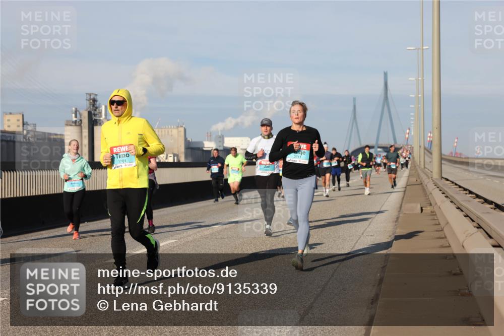 03.10.2025 - Köhlbrandbrückenlauf Lena Gebhardt http://msf.ph/oto/9135339 03.10.2025 09:53:29 Position 2 3711, 1701 meine-sportfotos.de