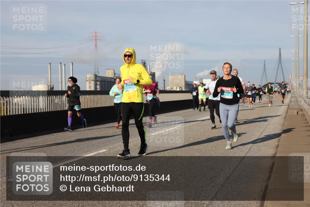 03.10.2025 - Köhlbrandbrückenlauf Lena Gebhardt http://msf.ph/oto/9135344 03.10.2025 09:53:29 Position 2 1701, 3711 meine-sportfotos.de