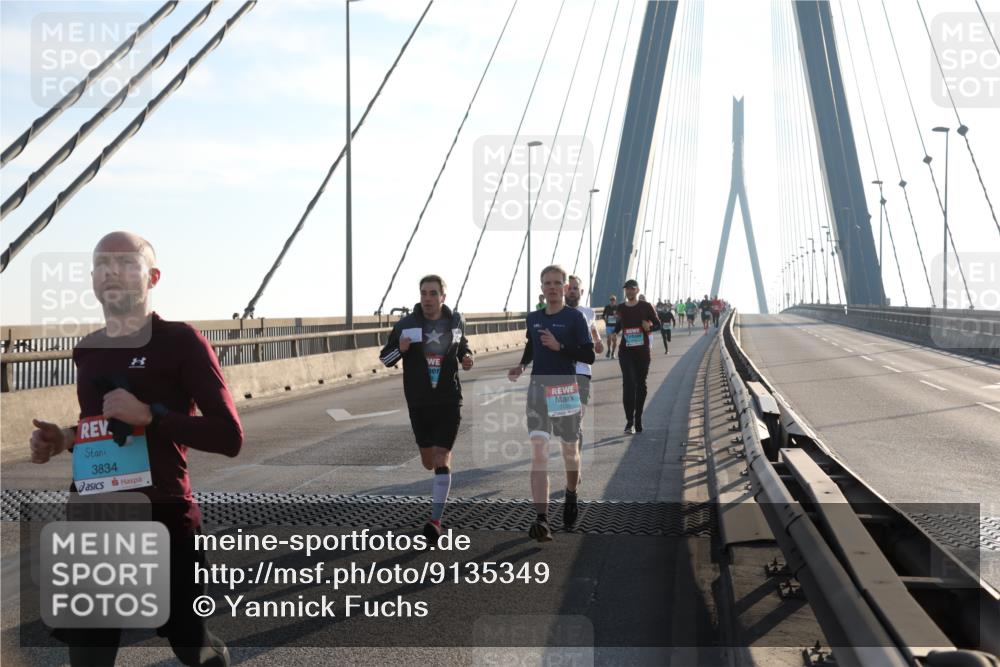 03.10.2025 - Köhlbrandbrückenlauf Yannick Fuchs http://msf.ph/oto/9135349 03.10.2025 08:22:37 Position 1 3834 meine-sportfotos.de