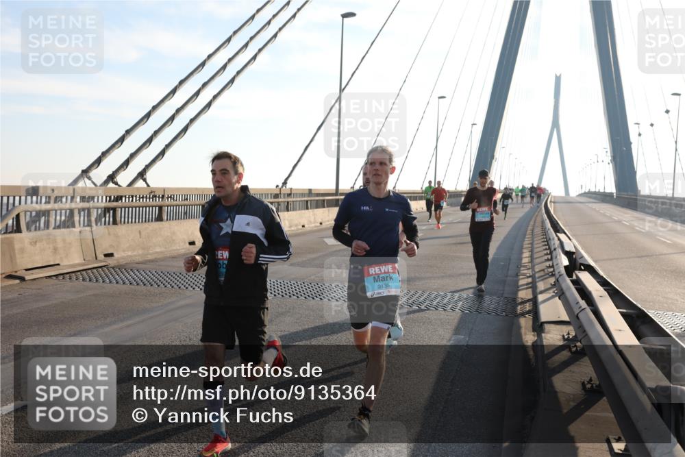 03.10.2025 - Köhlbrandbrückenlauf Yannick Fuchs http://msf.ph/oto/9135364 03.10.2025 08:22:38 Position 1 3135 meine-sportfotos.de