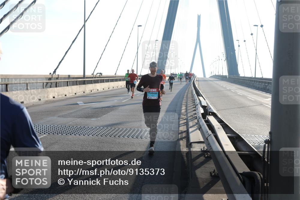 03.10.2025 - Köhlbrandbrückenlauf Yannick Fuchs http://msf.ph/oto/9135373 03.10.2025 08:22:39 Position 1 1421 meine-sportfotos.de