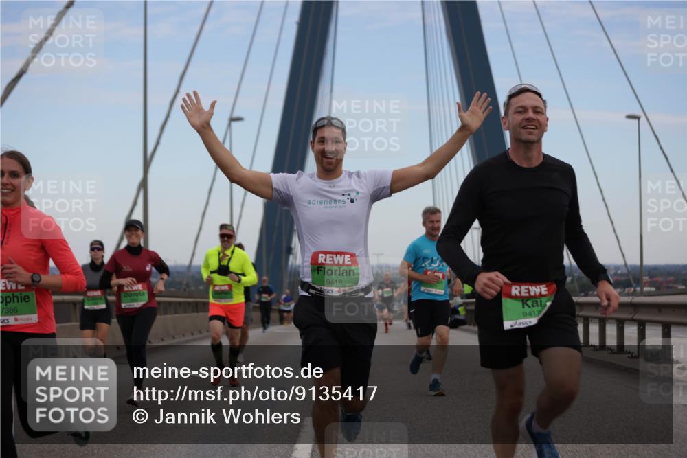 03.10.2025 - Köhlbrandbrückenlauf Jannik Wohlers http://msf.ph/oto/9135417 03.10.2025 15:24:11 Position 1 9416, 7386, 9417 meine-sportfotos.de