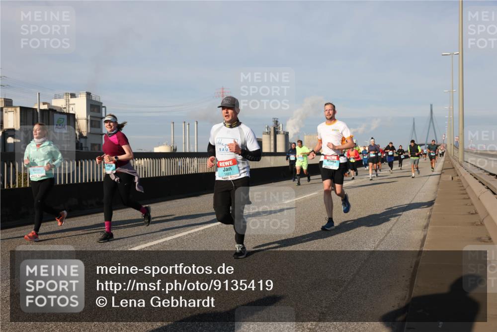 03.10.2025 - Köhlbrandbrückenlauf Lena Gebhardt http://msf.ph/oto/9135419 03.10.2025 09:53:32 Position 2 1491, 334 meine-sportfotos.de