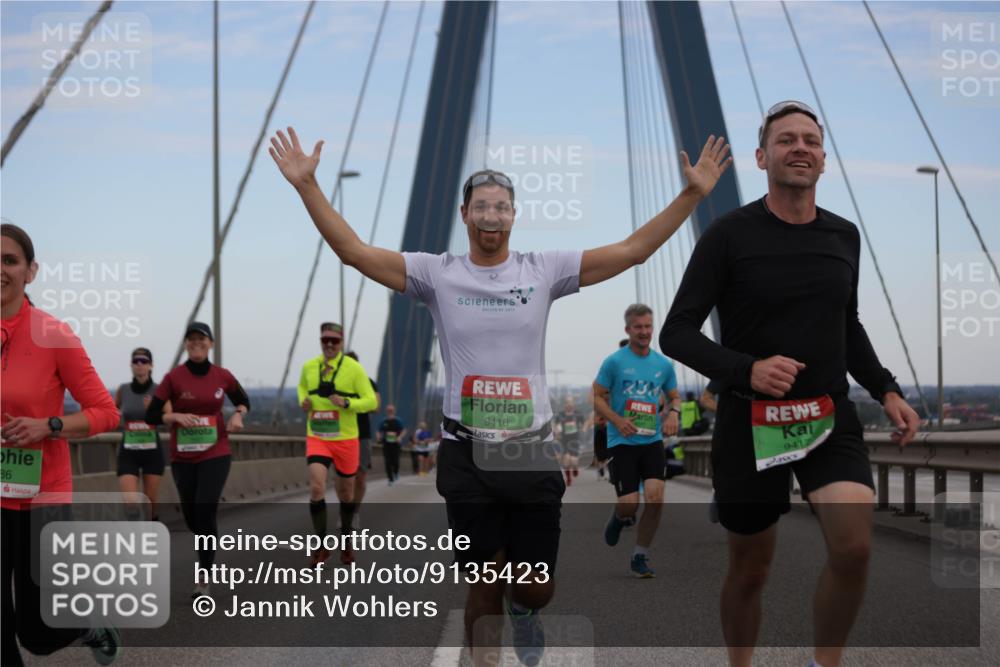 03.10.2025 - Köhlbrandbrückenlauf Jannik Wohlers http://msf.ph/oto/9135423 03.10.2025 15:24:11 Position 1 36, 9416, 9417, 2 meine-sportfotos.de
