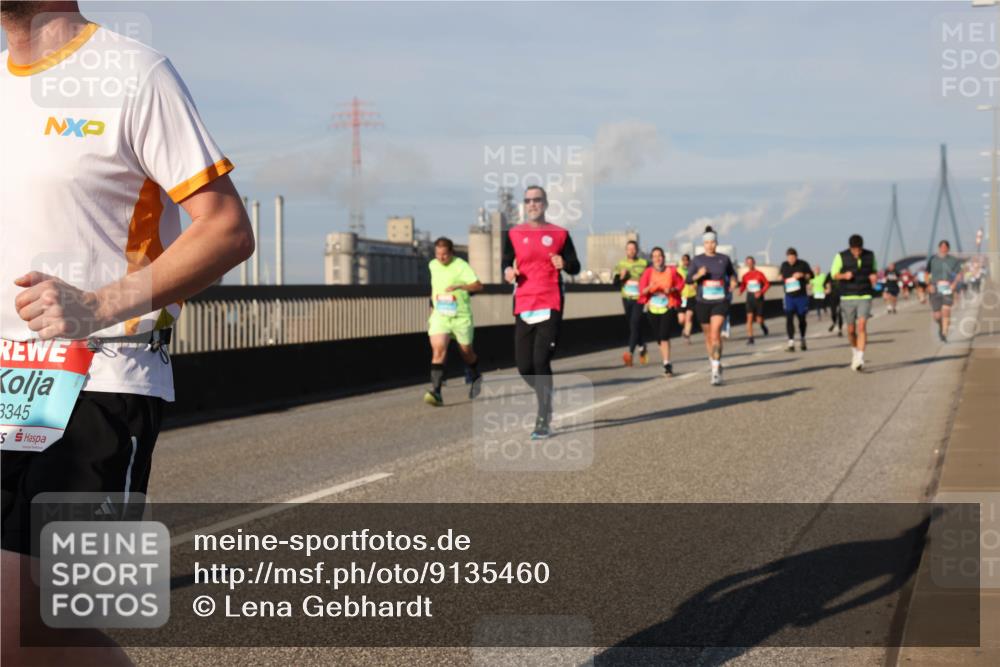 03.10.2025 - Köhlbrandbrückenlauf Lena Gebhardt http://msf.ph/oto/9135460 03.10.2025 09:53:34 Position 2 3345 meine-sportfotos.de