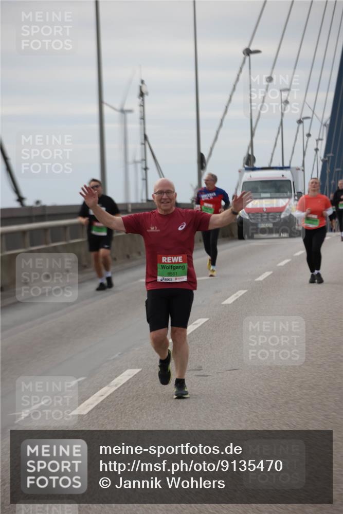 03.10.2025 - Köhlbrandbrückenlauf Jannik Wohlers http://msf.ph/oto/9135470 03.10.2025 16:06:20 Position 1 8561 meine-sportfotos.de