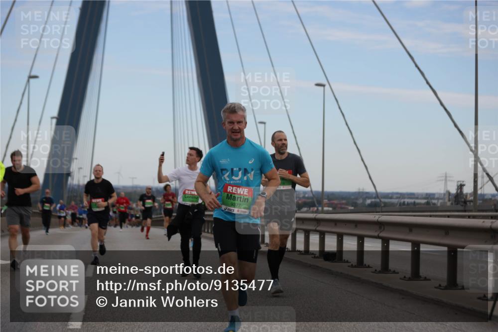 03.10.2025 - Köhlbrandbrückenlauf Jannik Wohlers http://msf.ph/oto/9135477 03.10.2025 15:24:13 Position 1 9377 meine-sportfotos.de