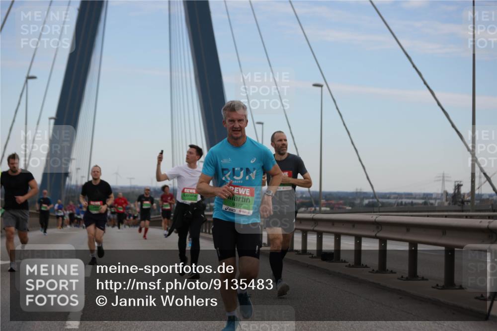 03.10.2025 - Köhlbrandbrückenlauf Jannik Wohlers http://msf.ph/oto/9135483 03.10.2025 15:24:13 Position 1 9377 meine-sportfotos.de
