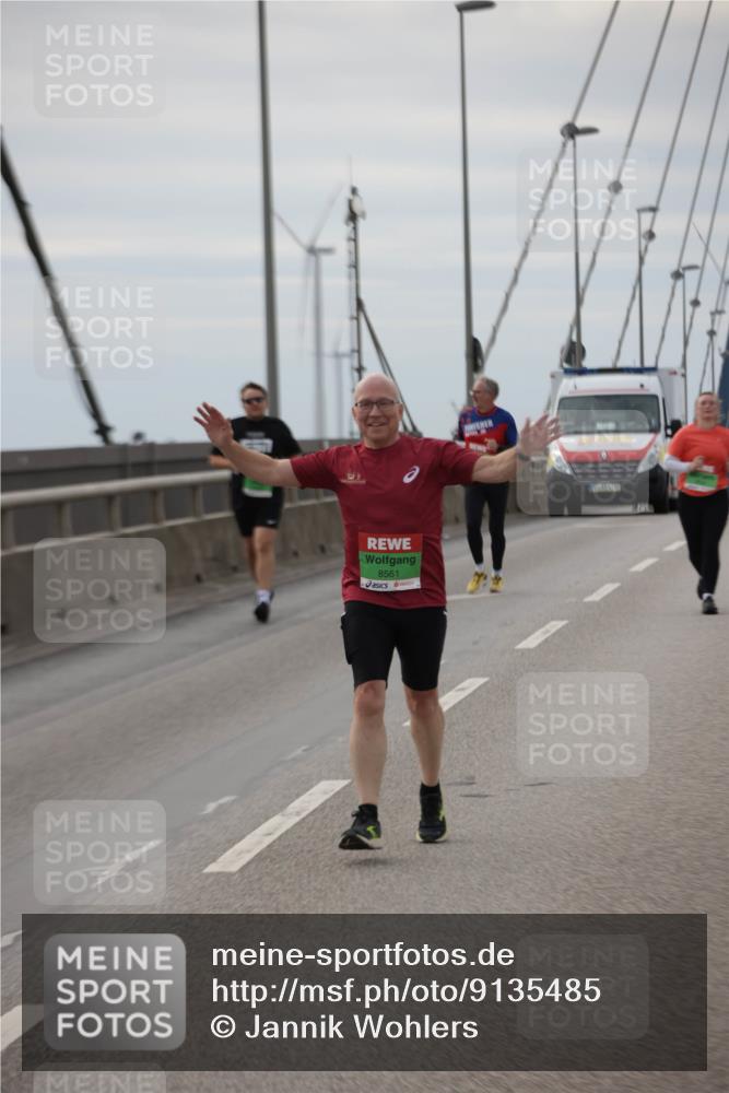 03.10.2025 - Köhlbrandbrückenlauf Jannik Wohlers http://msf.ph/oto/9135485 03.10.2025 16:06:20 Position 1 8561 meine-sportfotos.de