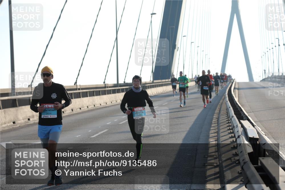 03.10.2025 - Köhlbrandbrückenlauf Yannick Fuchs http://msf.ph/oto/9135486 03.10.2025 08:22:44 Position 1 3414, 3083 meine-sportfotos.de