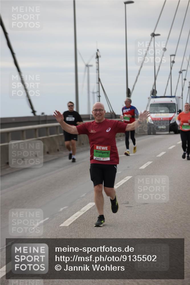 03.10.2025 - Köhlbrandbrückenlauf Jannik Wohlers http://msf.ph/oto/9135502 03.10.2025 16:06:20 Position 1 8561 meine-sportfotos.de
