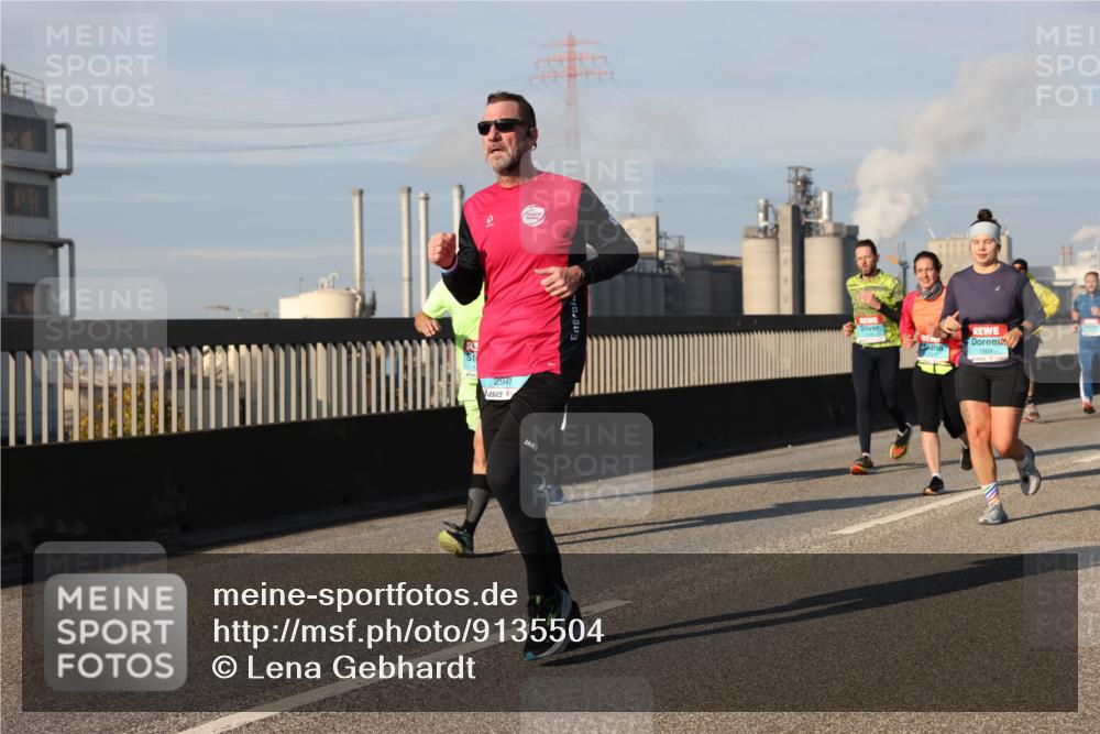 03.10.2025 - Köhlbrandbrückenlauf Lena Gebhardt http://msf.ph/oto/9135504 03.10.2025 09:53:35 Position 2 2941, 1801 meine-sportfotos.de