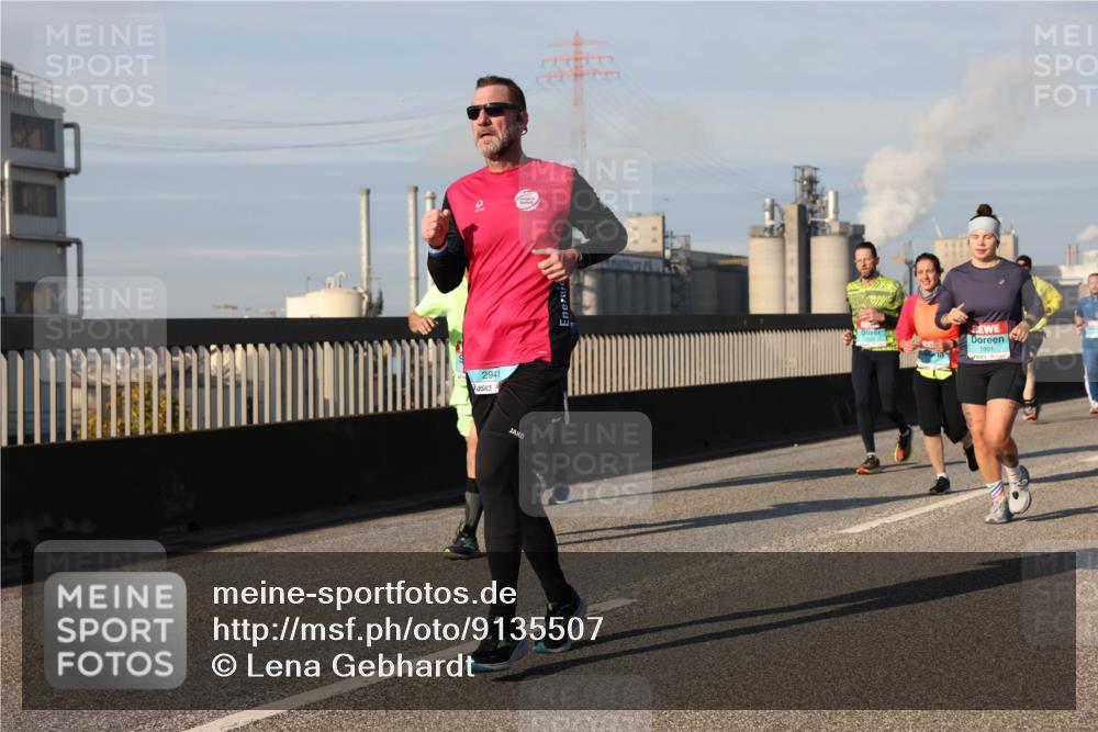 03.10.2025 - Köhlbrandbrückenlauf Lena Gebhardt http://msf.ph/oto/9135507 03.10.2025 09:53:35 Position 2 2941, 1801 meine-sportfotos.de