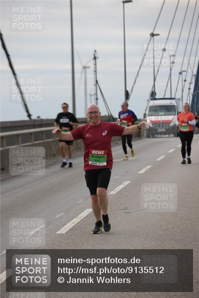 03.10.2025 - Köhlbrandbrückenlauf Jannik Wohlers http://msf.ph/oto/9135512 03.10.2025 16:06:20 Position 1 8561 meine-sportfotos.de