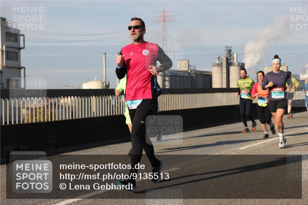 03.10.2025 - Köhlbrandbrückenlauf Lena Gebhardt http://msf.ph/oto/9135513 03.10.2025 09:53:35 Position 2 2941, 1801 meine-sportfotos.de