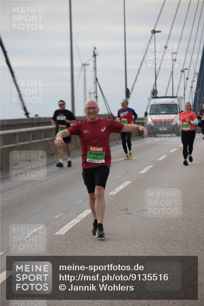 03.10.2025 - Köhlbrandbrückenlauf Jannik Wohlers http://msf.ph/oto/9135516 03.10.2025 16:06:20 Position 1 8561 meine-sportfotos.de