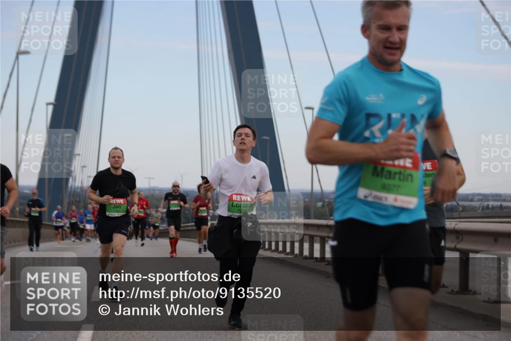 03.10.2025 - Köhlbrandbrückenlauf Jannik Wohlers http://msf.ph/oto/9135520 03.10.2025 15:24:14 Position 1 7160, 7522, 9377 meine-sportfotos.de