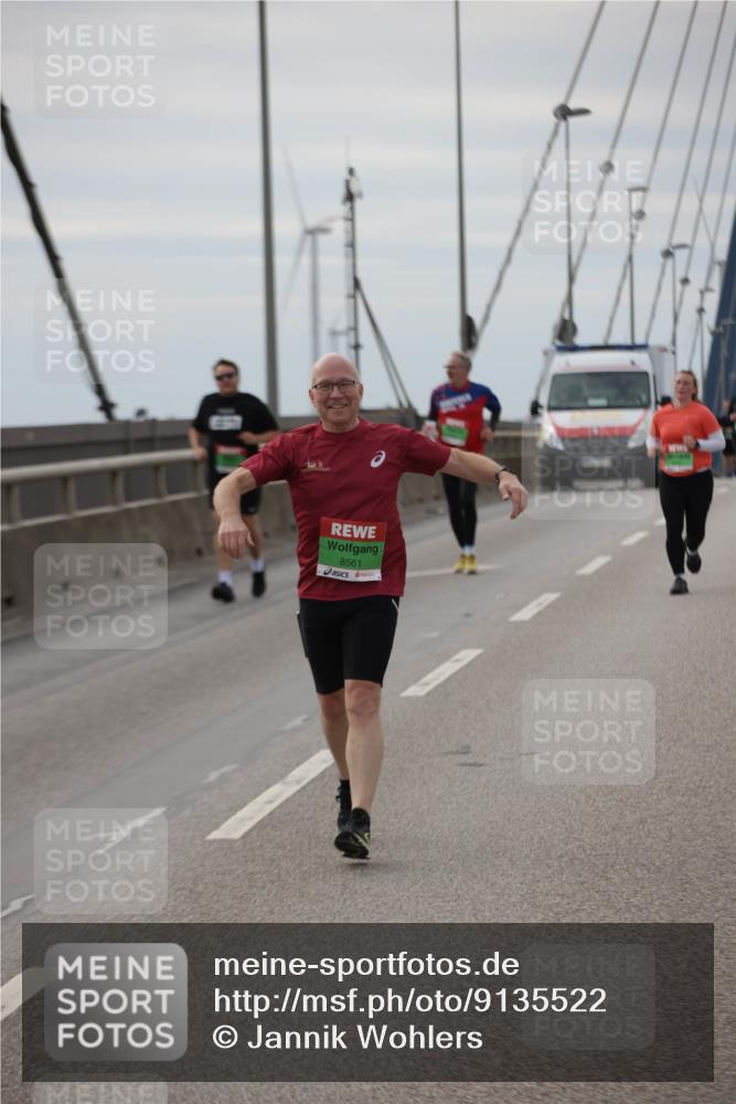 03.10.2025 - Köhlbrandbrückenlauf Jannik Wohlers http://msf.ph/oto/9135522 03.10.2025 16:06:20 Position 1 8561 meine-sportfotos.de