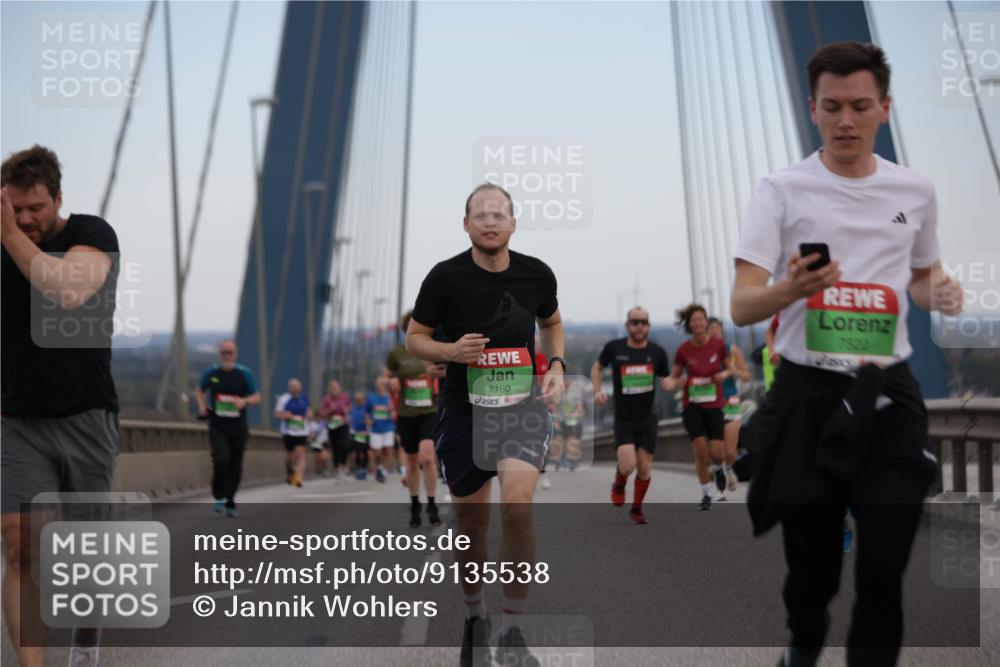 03.10.2025 - Köhlbrandbrückenlauf Jannik Wohlers http://msf.ph/oto/9135538 03.10.2025 15:24:15 Position 1 7160, 7522 meine-sportfotos.de