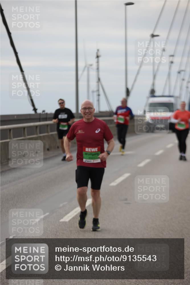 03.10.2025 - Köhlbrandbrückenlauf Jannik Wohlers http://msf.ph/oto/9135543 03.10.2025 16:06:20 Position 1 8561 meine-sportfotos.de