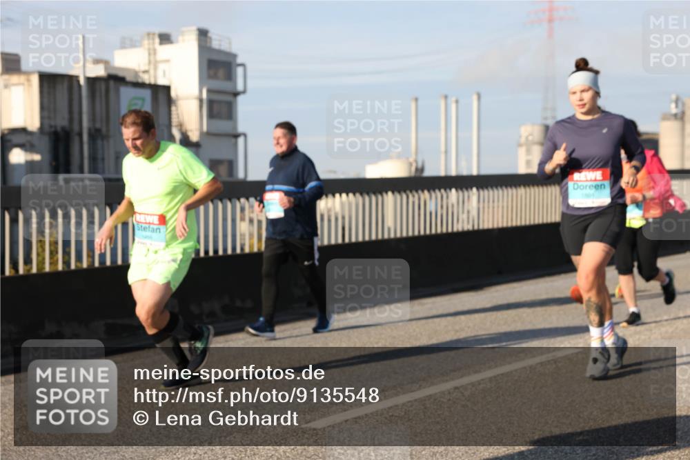 03.10.2025 - Köhlbrandbrückenlauf Lena Gebhardt http://msf.ph/oto/9135548 03.10.2025 09:53:36 Position 2  meine-sportfotos.de