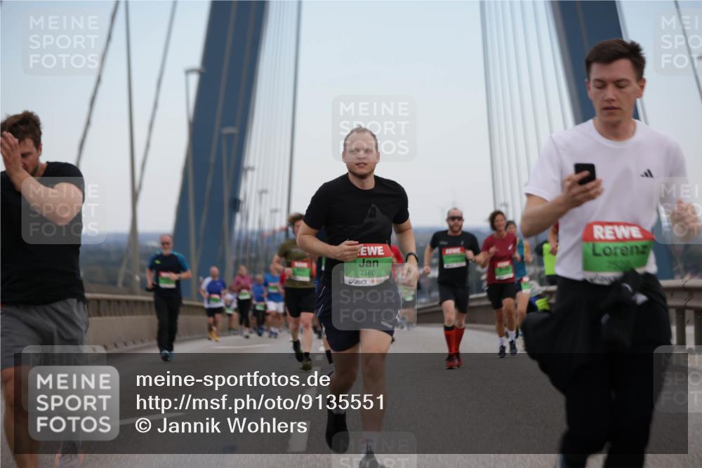 03.10.2025 - Köhlbrandbrückenlauf Jannik Wohlers http://msf.ph/oto/9135551 03.10.2025 15:24:15 Position 1 7160 meine-sportfotos.de