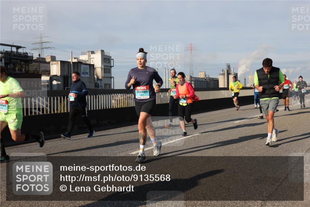 03.10.2025 - Köhlbrandbrückenlauf Lena Gebhardt http://msf.ph/oto/9135568 03.10.2025 09:53:37 Position 2 1259, 1801 meine-sportfotos.de