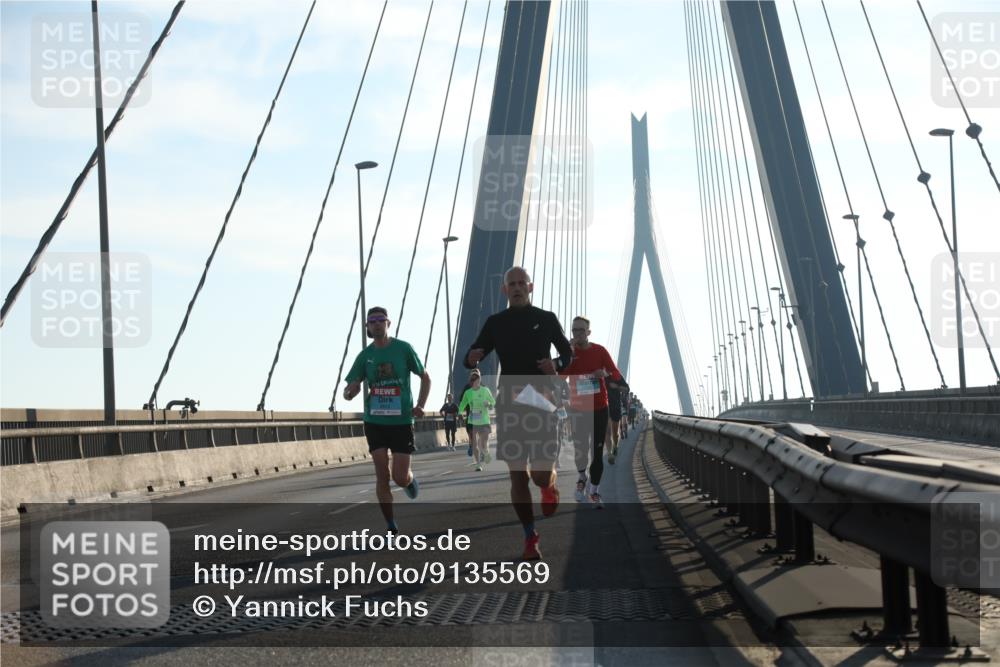 03.10.2025 - Köhlbrandbrückenlauf Yannick Fuchs http://msf.ph/oto/9135569 03.10.2025 08:22:50 Position 1  meine-sportfotos.de