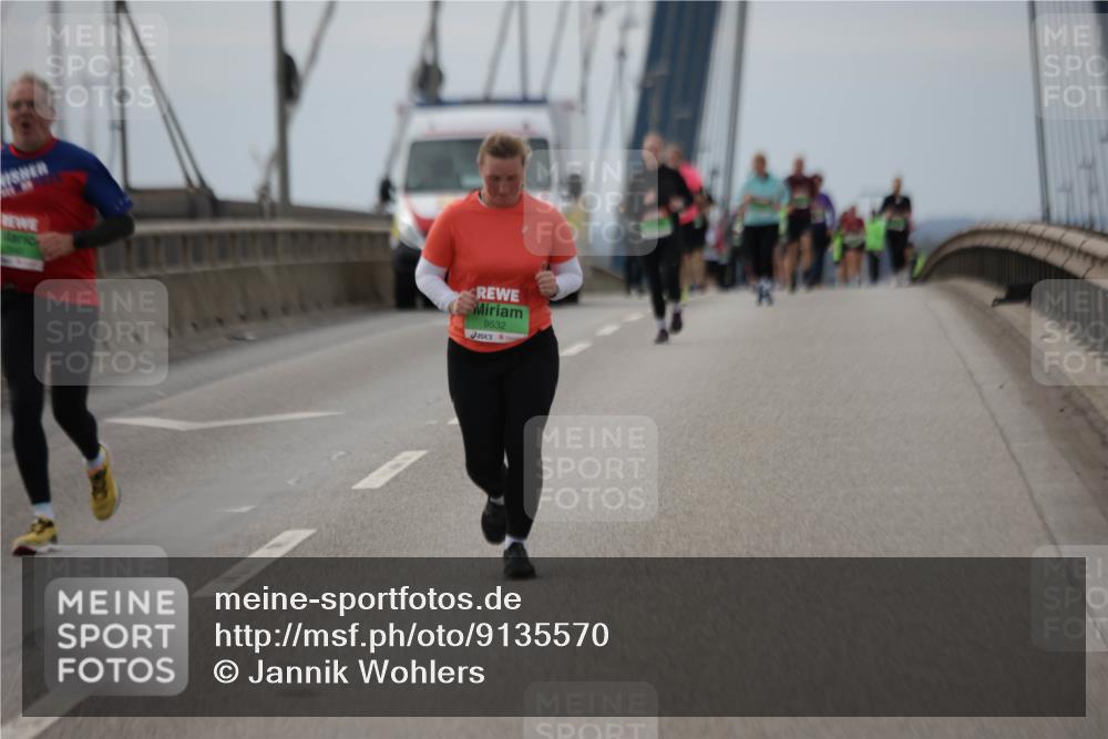 03.10.2025 - Köhlbrandbrückenlauf Jannik Wohlers http://msf.ph/oto/9135570 03.10.2025 16:06:23 Position 1 9532 meine-sportfotos.de