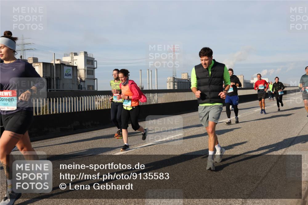 03.10.2025 - Köhlbrandbrückenlauf Lena Gebhardt http://msf.ph/oto/9135583 03.10.2025 09:53:38 Position 2 1801 meine-sportfotos.de