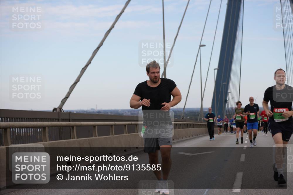 03.10.2025 - Köhlbrandbrückenlauf Jannik Wohlers http://msf.ph/oto/9135585 03.10.2025 15:24:16 Position 1 7160 meine-sportfotos.de