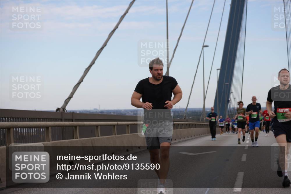 03.10.2025 - Köhlbrandbrückenlauf Jannik Wohlers http://msf.ph/oto/9135590 03.10.2025 15:24:16 Position 1  meine-sportfotos.de