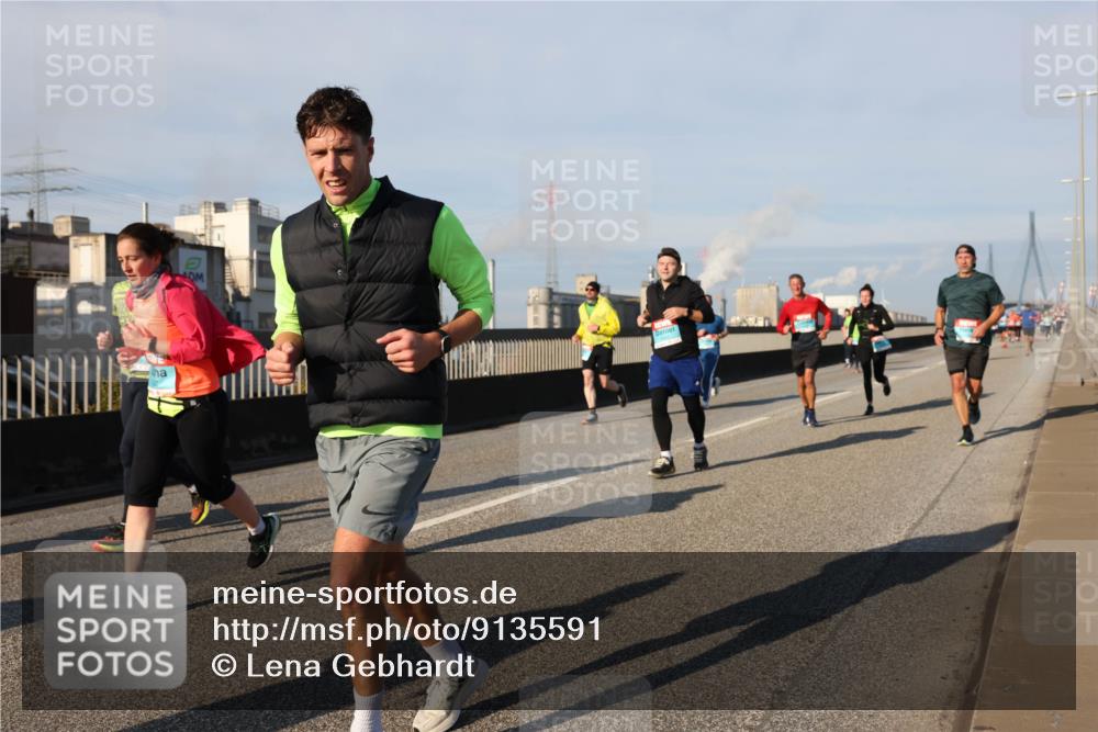 03.10.2025 - Köhlbrandbrückenlauf Lena Gebhardt http://msf.ph/oto/9135591 03.10.2025 09:53:38 Position 2  meine-sportfotos.de
