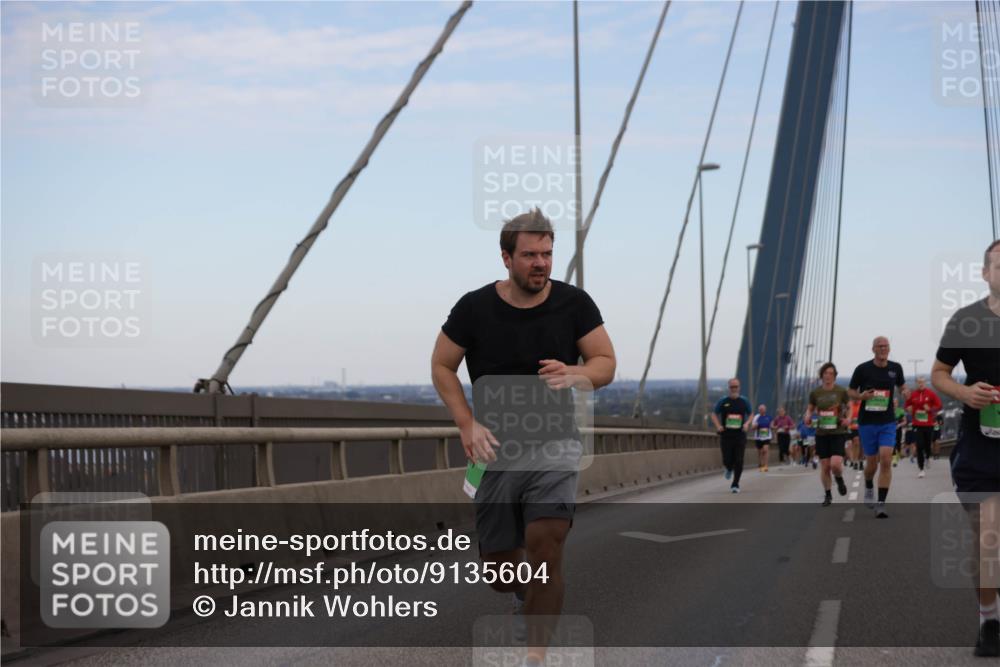 03.10.2025 - Köhlbrandbrückenlauf Jannik Wohlers http://msf.ph/oto/9135604 03.10.2025 15:24:16 Position 1  meine-sportfotos.de