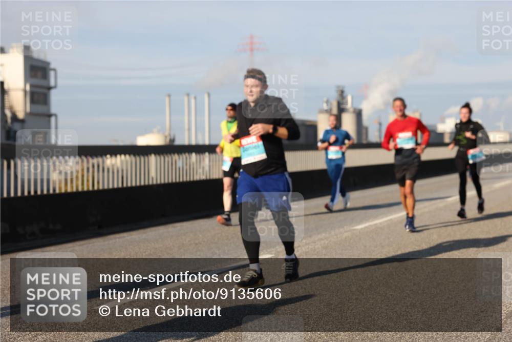 03.10.2025 - Köhlbrandbrückenlauf Lena Gebhardt http://msf.ph/oto/9135606 03.10.2025 09:53:39 Position 2  meine-sportfotos.de