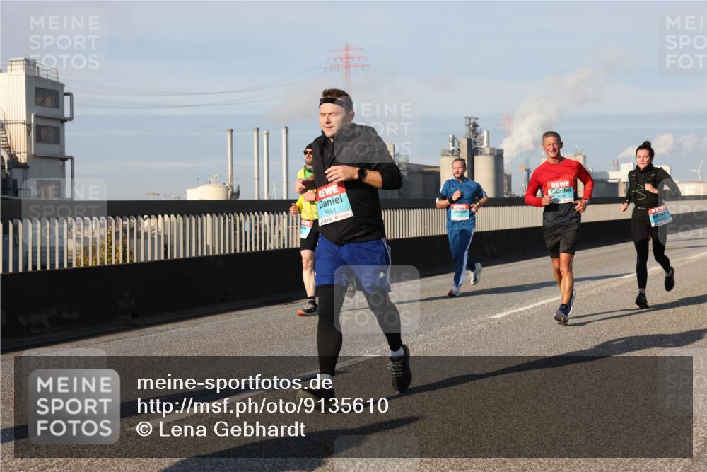 03.10.2025 - Köhlbrandbrückenlauf Lena Gebhardt http://msf.ph/oto/9135610 03.10.2025 09:53:39 Position 2 1681, 1038 meine-sportfotos.de