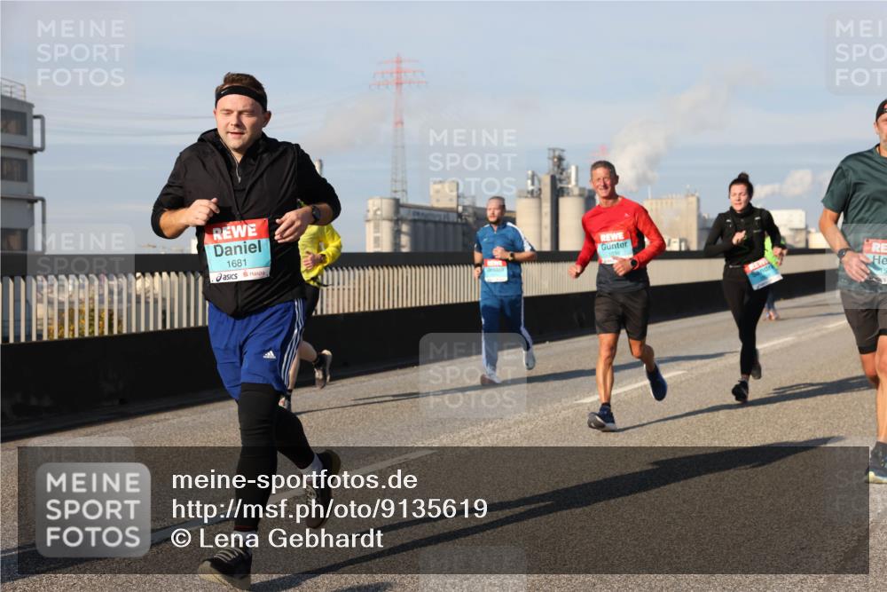 03.10.2025 - Köhlbrandbrückenlauf Lena Gebhardt http://msf.ph/oto/9135619 03.10.2025 09:53:39 Position 2 1681 meine-sportfotos.de