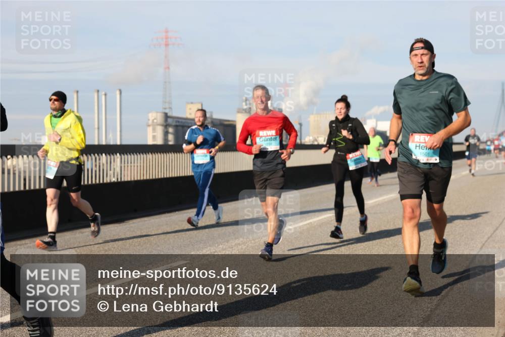 03.10.2025 - Köhlbrandbrückenlauf Lena Gebhardt http://msf.ph/oto/9135624 03.10.2025 09:53:40 Position 2 1038, 1501 meine-sportfotos.de