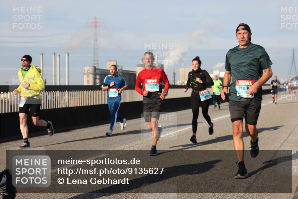 03.10.2025 - Köhlbrandbrückenlauf Lena Gebhardt http://msf.ph/oto/9135627 03.10.2025 09:53:40 Position 2 1038, 150 meine-sportfotos.de