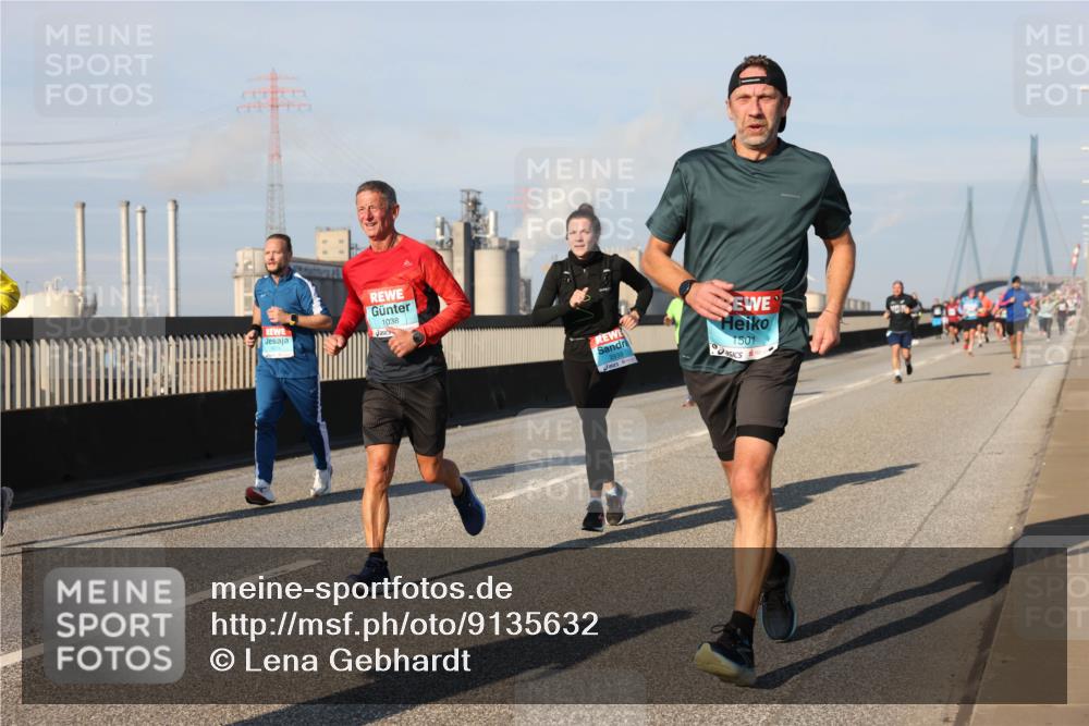 03.10.2025 - Köhlbrandbrückenlauf Lena Gebhardt http://msf.ph/oto/9135632 03.10.2025 09:53:40 Position 2 1038, 2939, 1501 meine-sportfotos.de