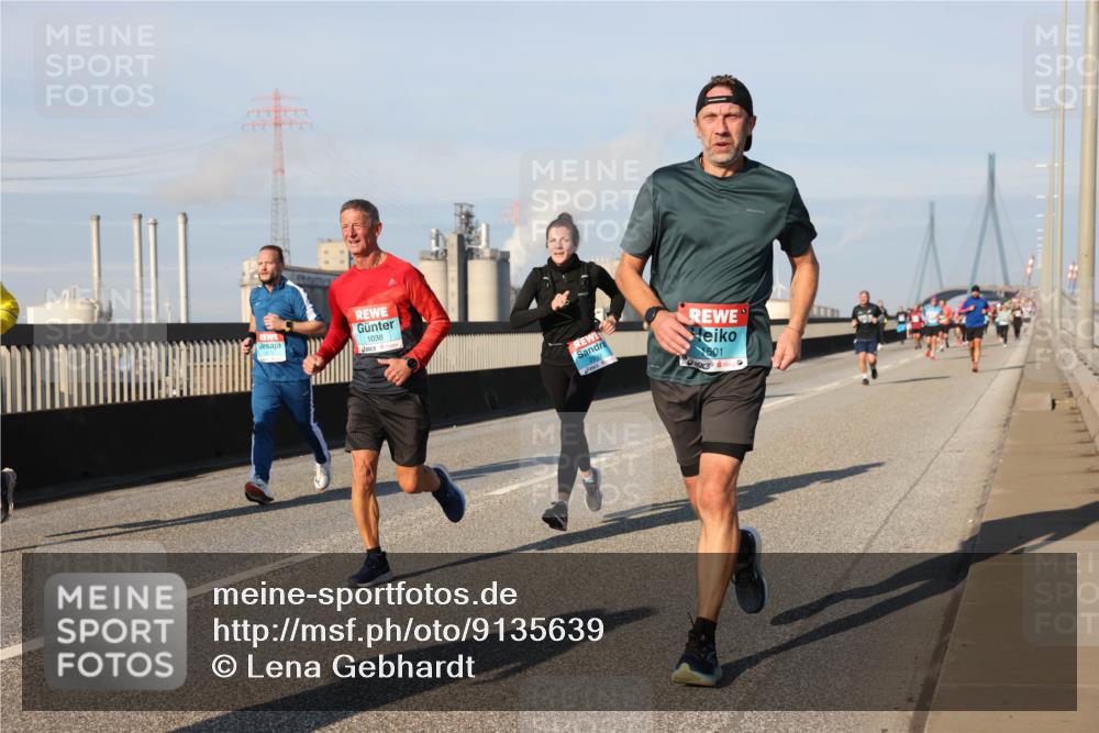 03.10.2025 - Köhlbrandbrückenlauf Lena Gebhardt http://msf.ph/oto/9135639 03.10.2025 09:53:40 Position 2 1038, 1501 meine-sportfotos.de