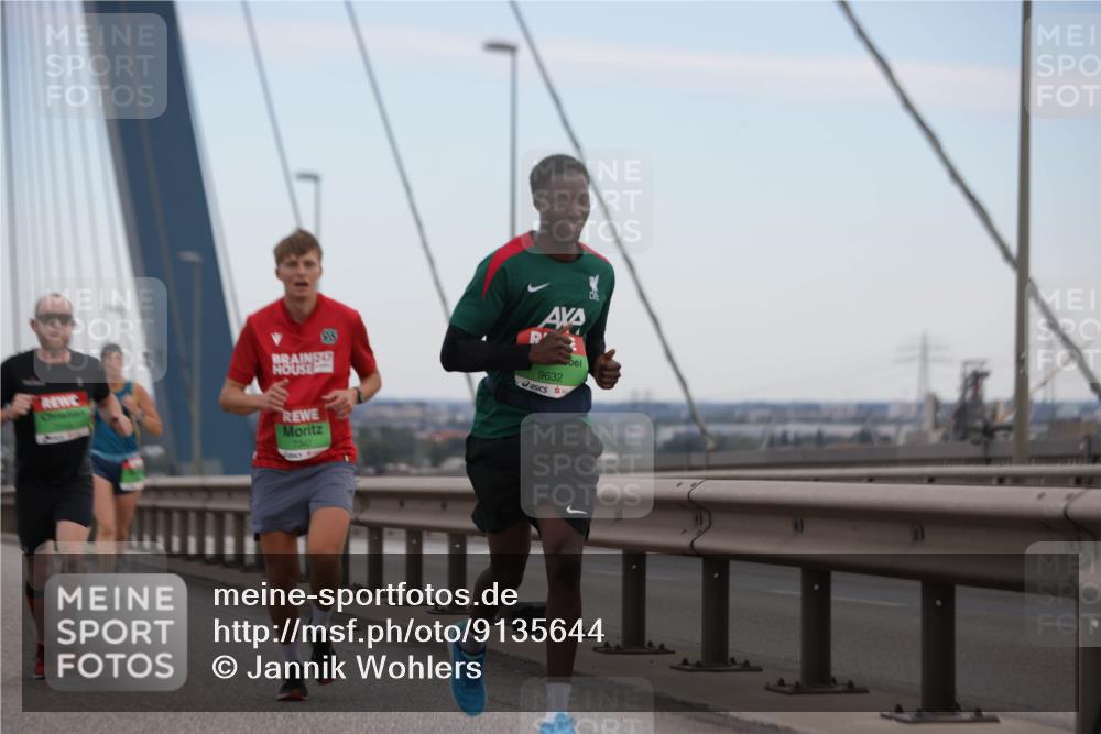 03.10.2025 - Köhlbrandbrückenlauf Jannik Wohlers http://msf.ph/oto/9135644 03.10.2025 15:24:18 Position 1 9632 meine-sportfotos.de