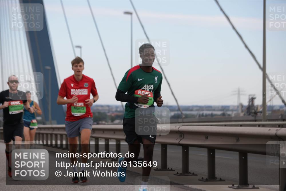 03.10.2025 - Köhlbrandbrückenlauf Jannik Wohlers http://msf.ph/oto/9135649 03.10.2025 15:24:18 Position 1 47, 7342 meine-sportfotos.de