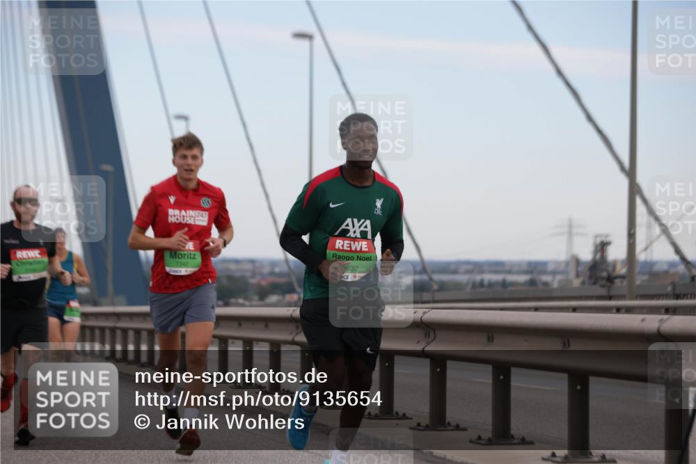 03.10.2025 - Köhlbrandbrückenlauf Jannik Wohlers http://msf.ph/oto/9135654 03.10.2025 15:24:18 Position 1 247, 7342, 9632 meine-sportfotos.de