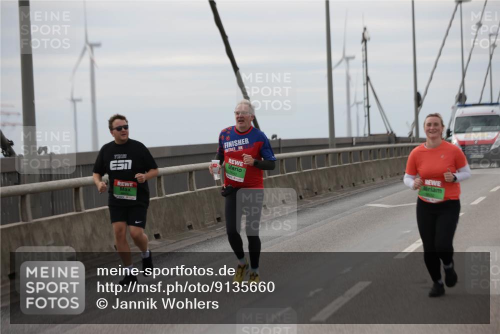 03.10.2025 - Köhlbrandbrückenlauf Jannik Wohlers http://msf.ph/oto/9135660 03.10.2025 16:06:25 Position 1 7, 2025, 7640, 1, 9632 meine-sportfotos.de