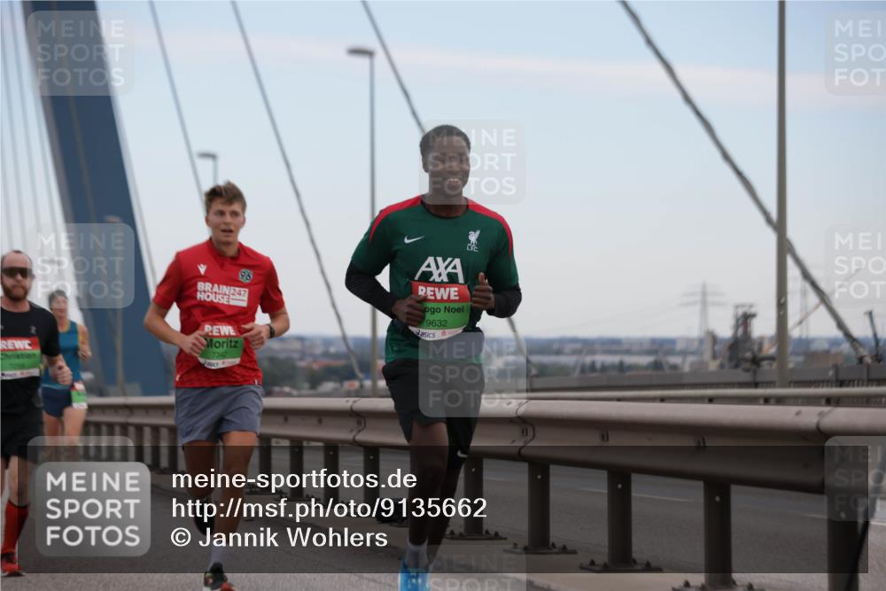 03.10.2025 - Köhlbrandbrückenlauf Jannik Wohlers http://msf.ph/oto/9135662 03.10.2025 15:24:18 Position 1 98, 9632, 247, 7342 meine-sportfotos.de