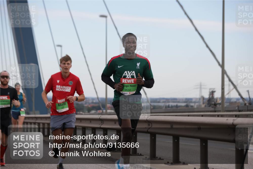 03.10.2025 - Köhlbrandbrückenlauf Jannik Wohlers http://msf.ph/oto/9135666 03.10.2025 15:24:18 Position 1 247, 9632 meine-sportfotos.de