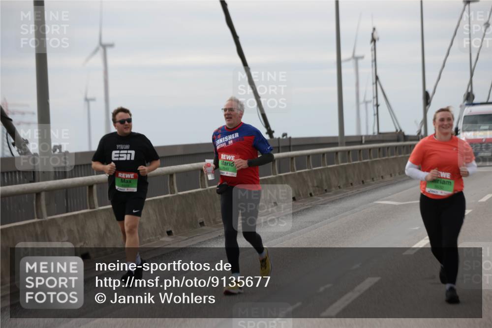 03.10.2025 - Köhlbrandbrückenlauf Jannik Wohlers http://msf.ph/oto/9135677 03.10.2025 16:06:25 Position 1 2025, 7640, 9532 meine-sportfotos.de