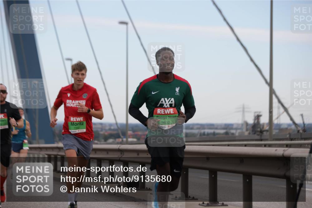 03.10.2025 - Köhlbrandbrückenlauf Jannik Wohlers http://msf.ph/oto/9135680 03.10.2025 15:24:18 Position 1 47, 7342, 9632 meine-sportfotos.de